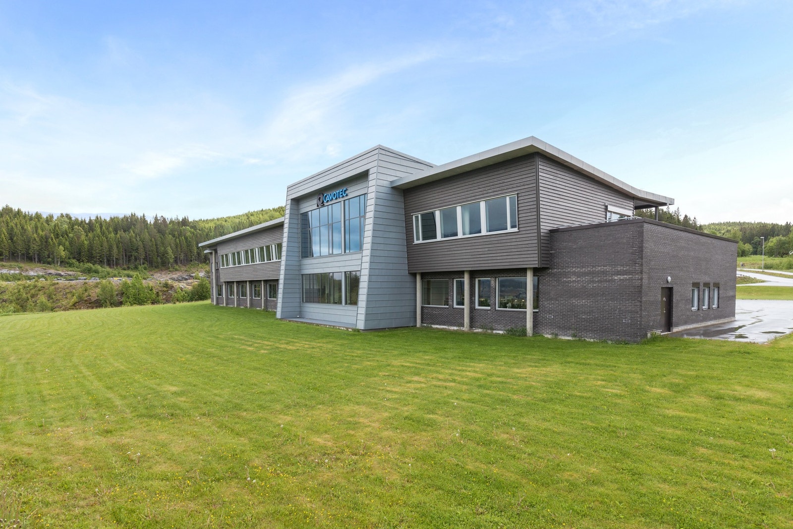 Tilgjengelig næringsareal på eiendommen kan benyttes til kontor og/eller produksjonsvirksomhet. Utleier Galleribilde