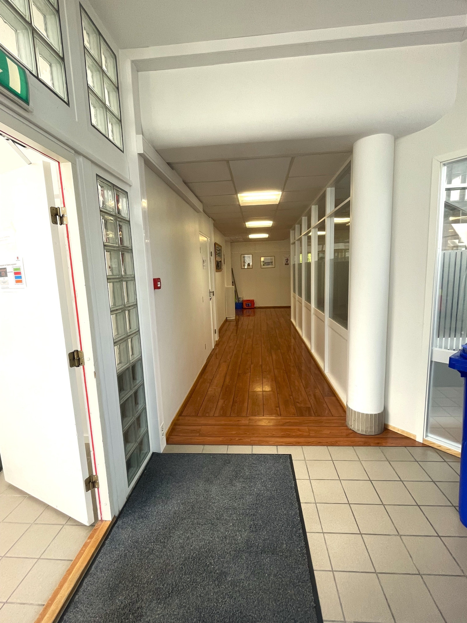 Adkomst kontorfellesskap 1.etg. fra glassgård. Galleribilde