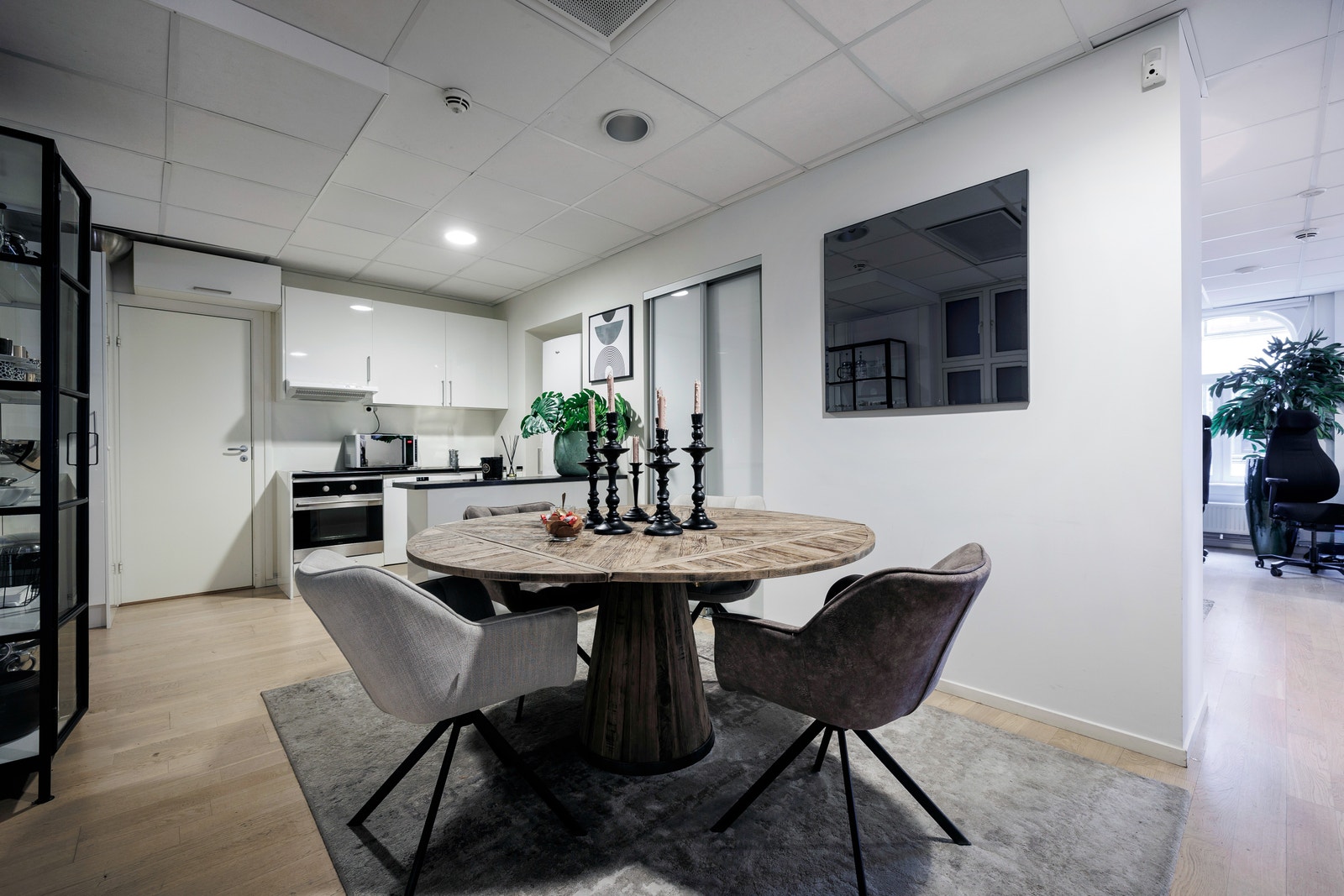 Inngang og lounge med kjøkken Galleribilde