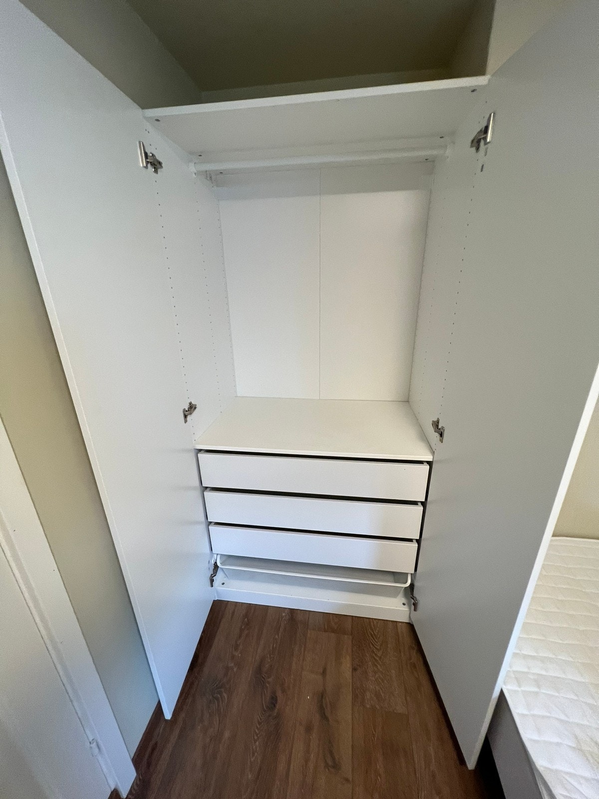 Garderobe Galleribilde