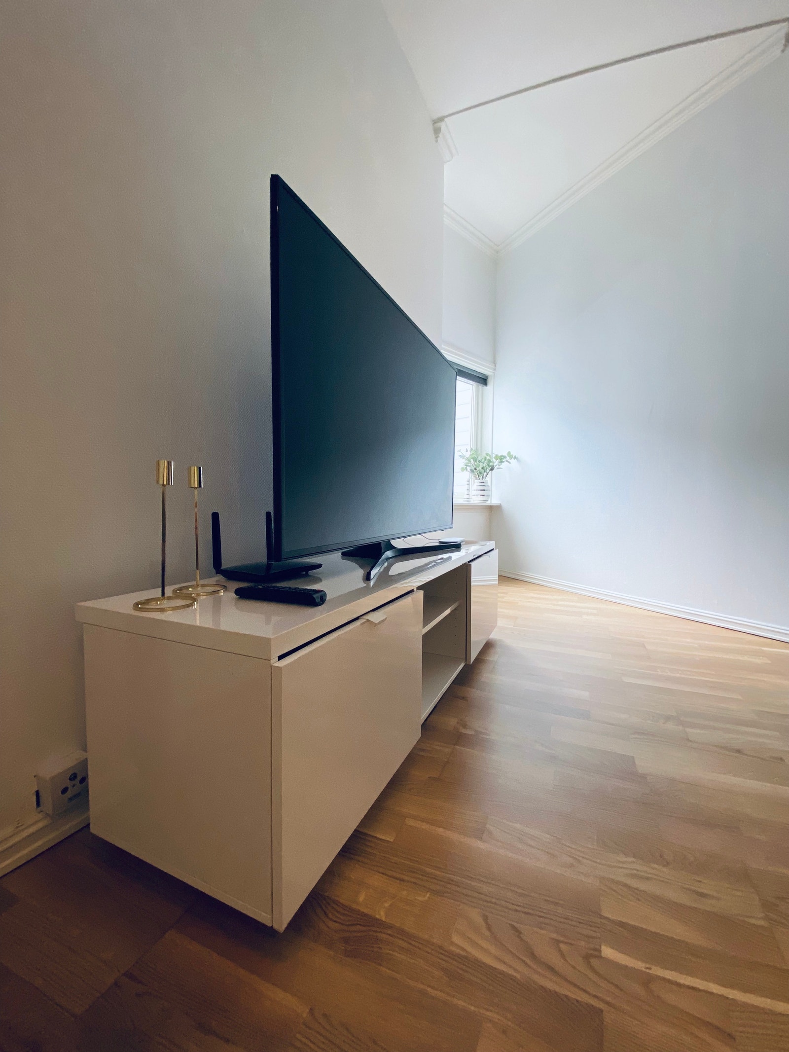 Smart-TV nylig satt inn i stuen Galleribilde