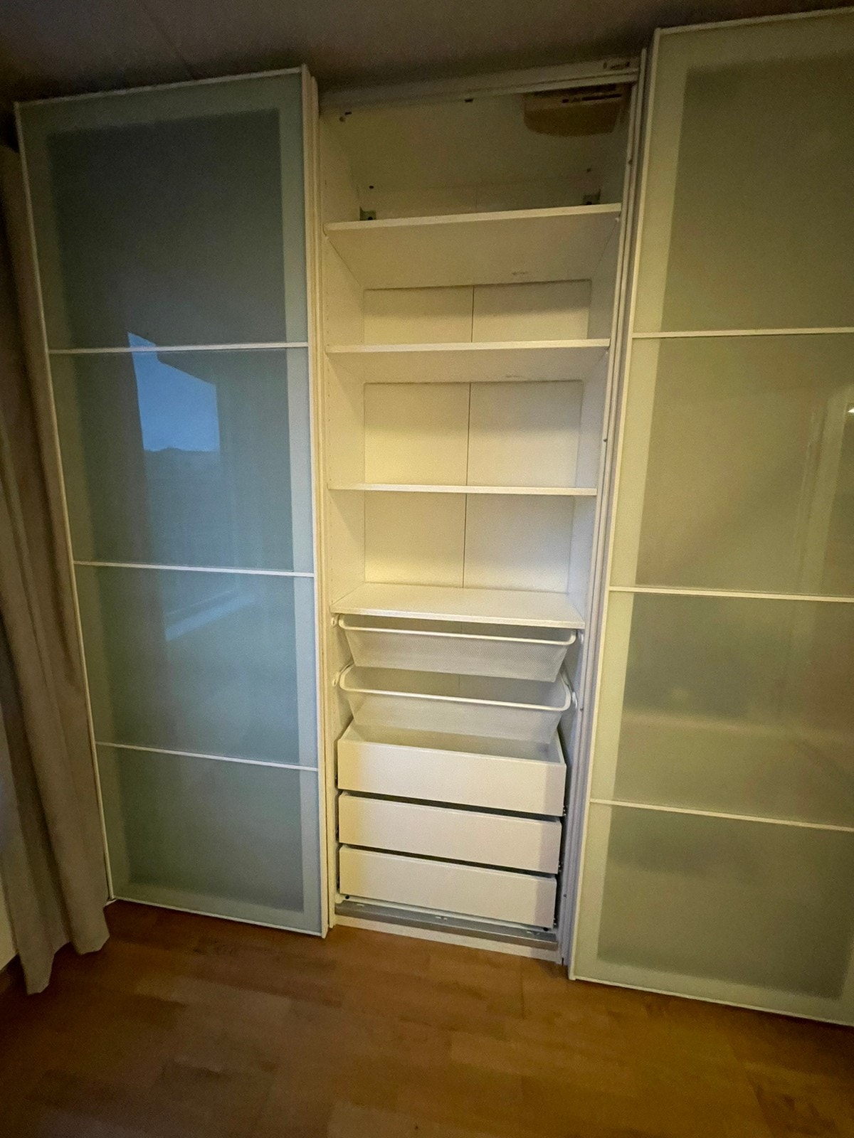 Garderobeskap soverom 1 Galleribilde