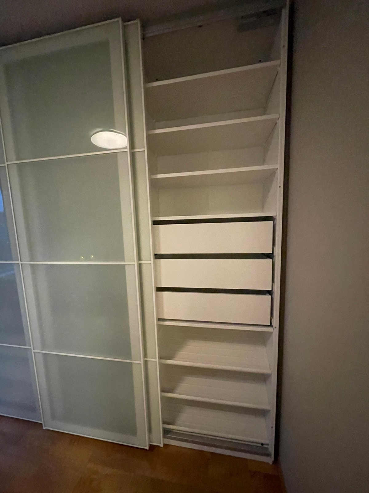 Garderobeskap soverom 1 Galleribilde