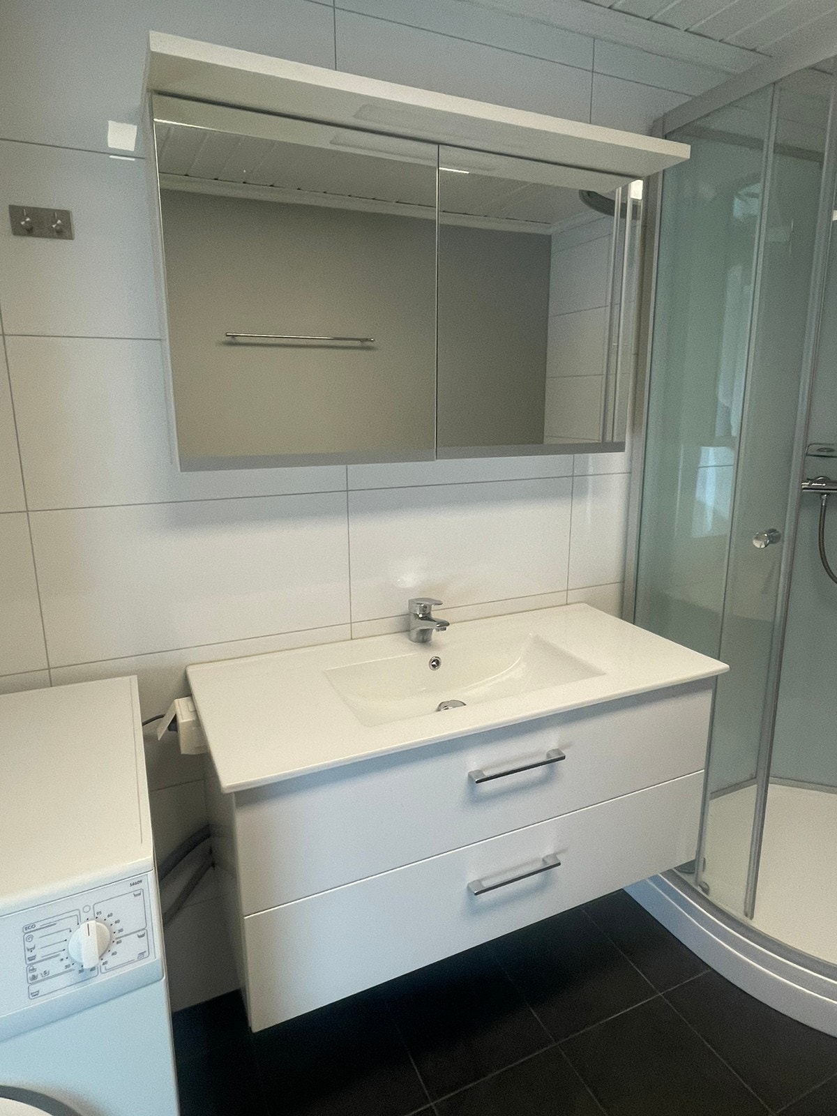 Speilskap over vask Galleribilde