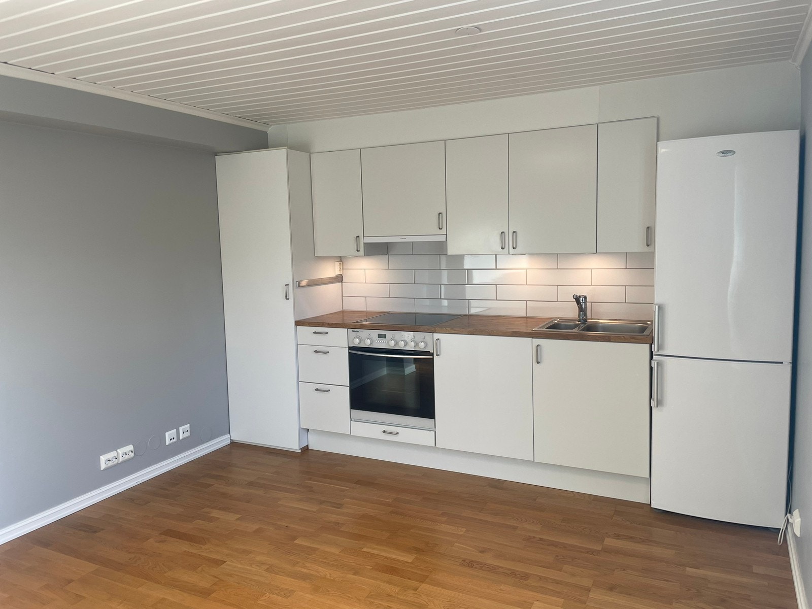 Miele stekeovn, innebygd steketopp, ventilator med lufting ut og kjøl/frys Galleribilde