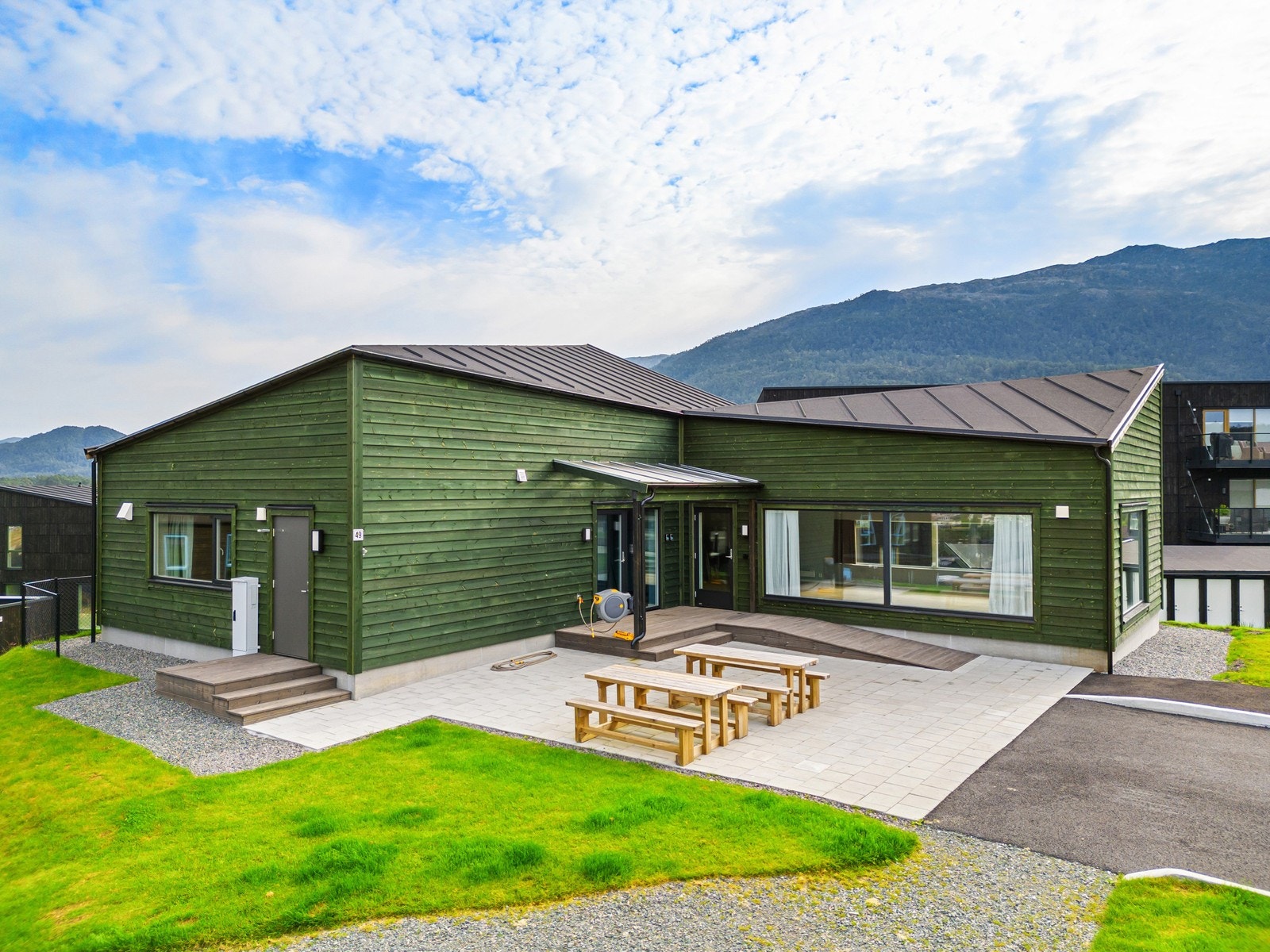 Sameiets egne Grendahus med gjesteleilighet. Galleribilde