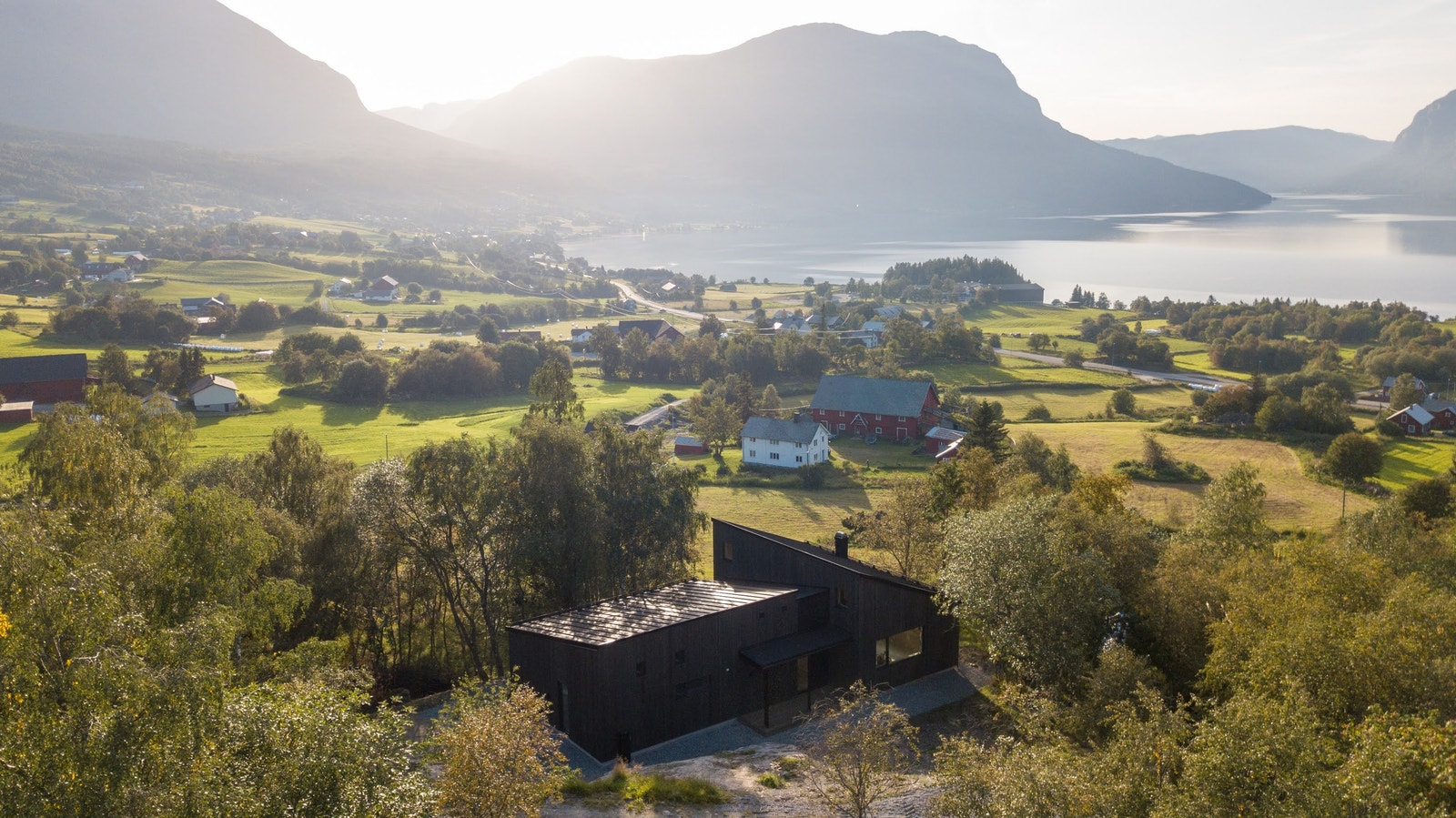 Tilsvarande bustad på tomt 5 i Klukkargrende, oppført sommaren 2023 Galleribilde