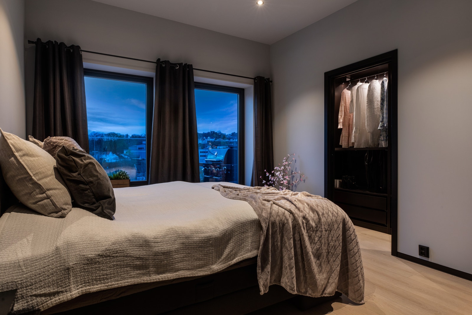 Hovedsoverom med walk-in-closet Galleribilde