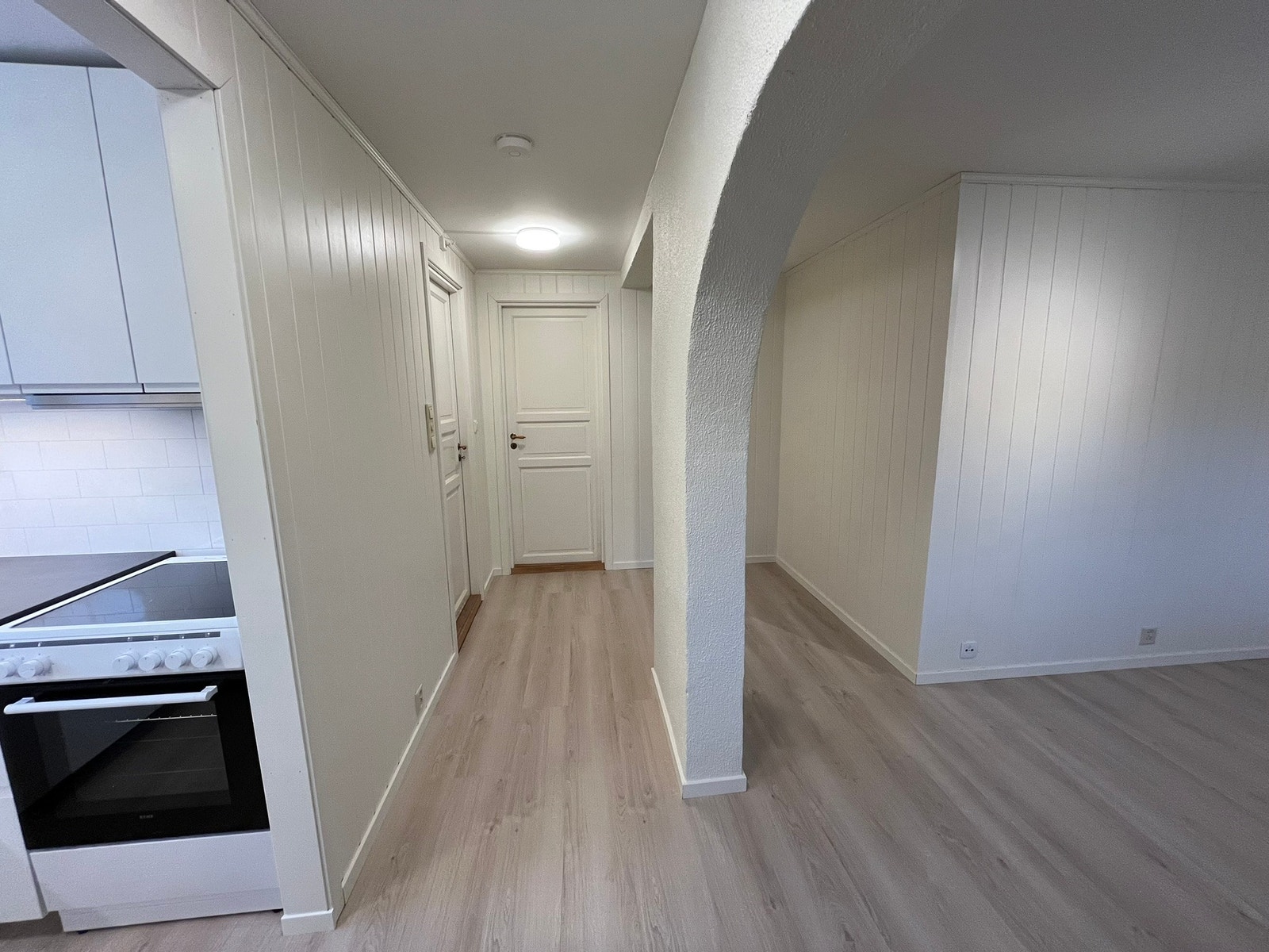 Gang sett fra inngangsdør Galleribilde