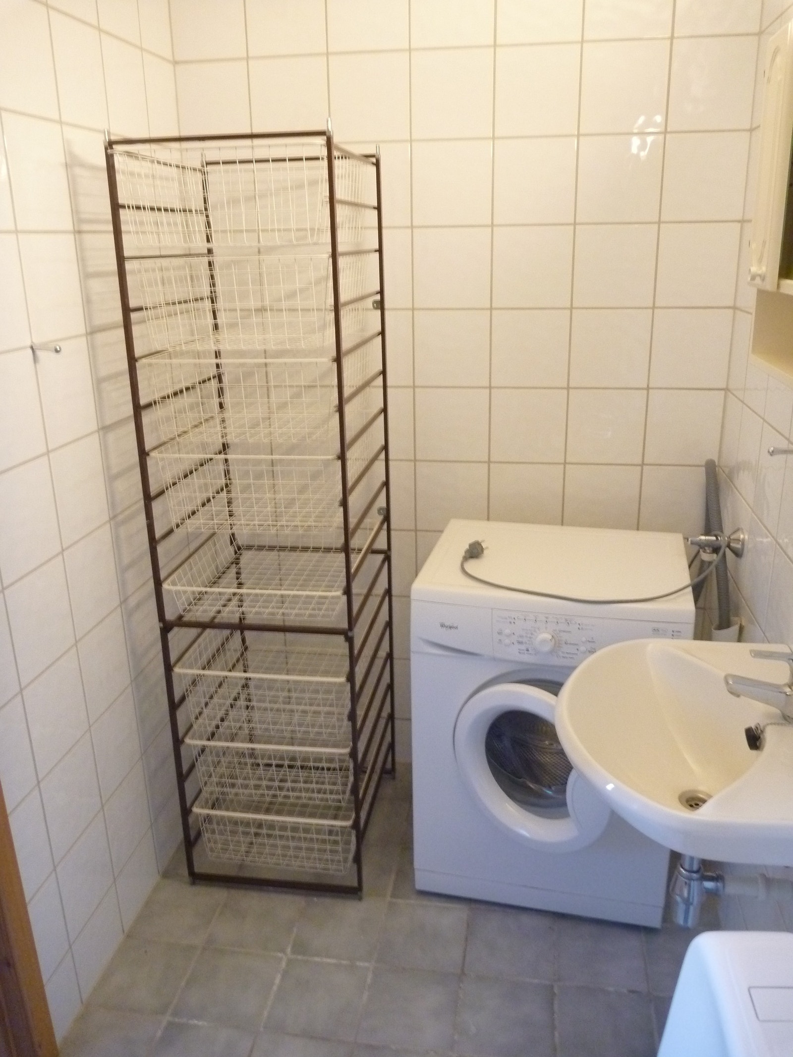 Bad med varmekabler og vaskemaskin Galleribilde