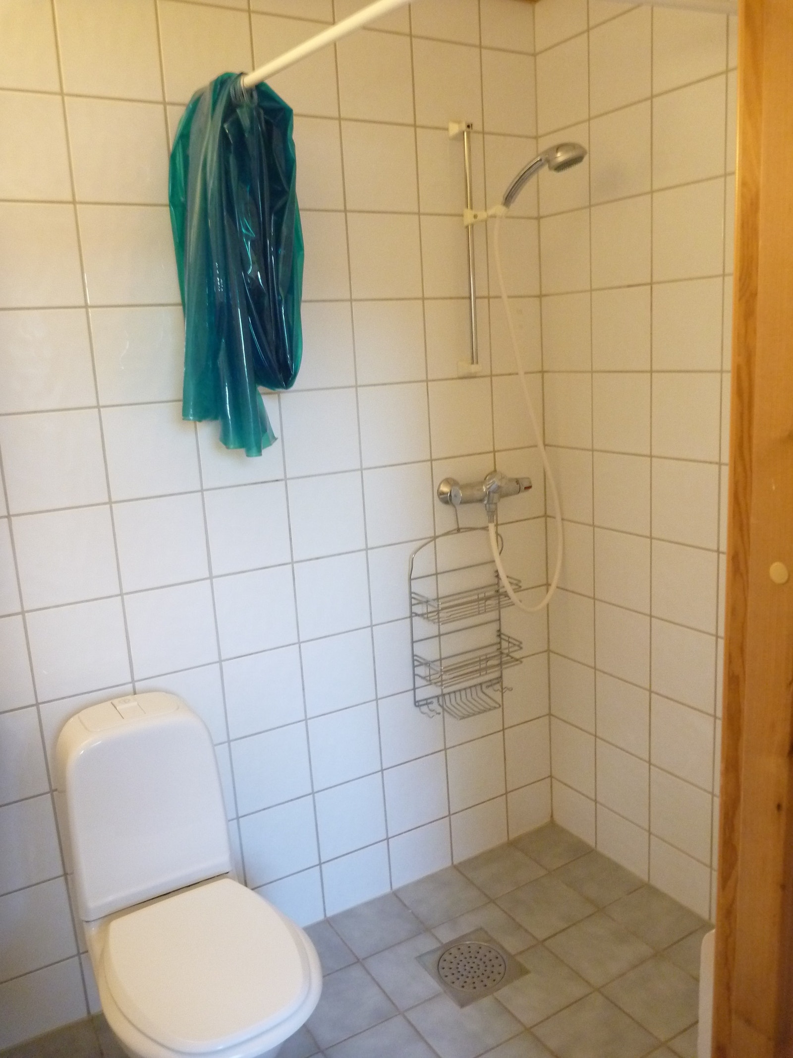 Bad med varmekabler og vaskemaskin Galleribilde