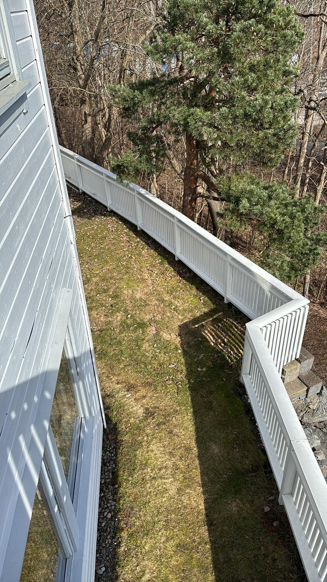 Det er også plass til utemøbler under verandaen. Galleribilde