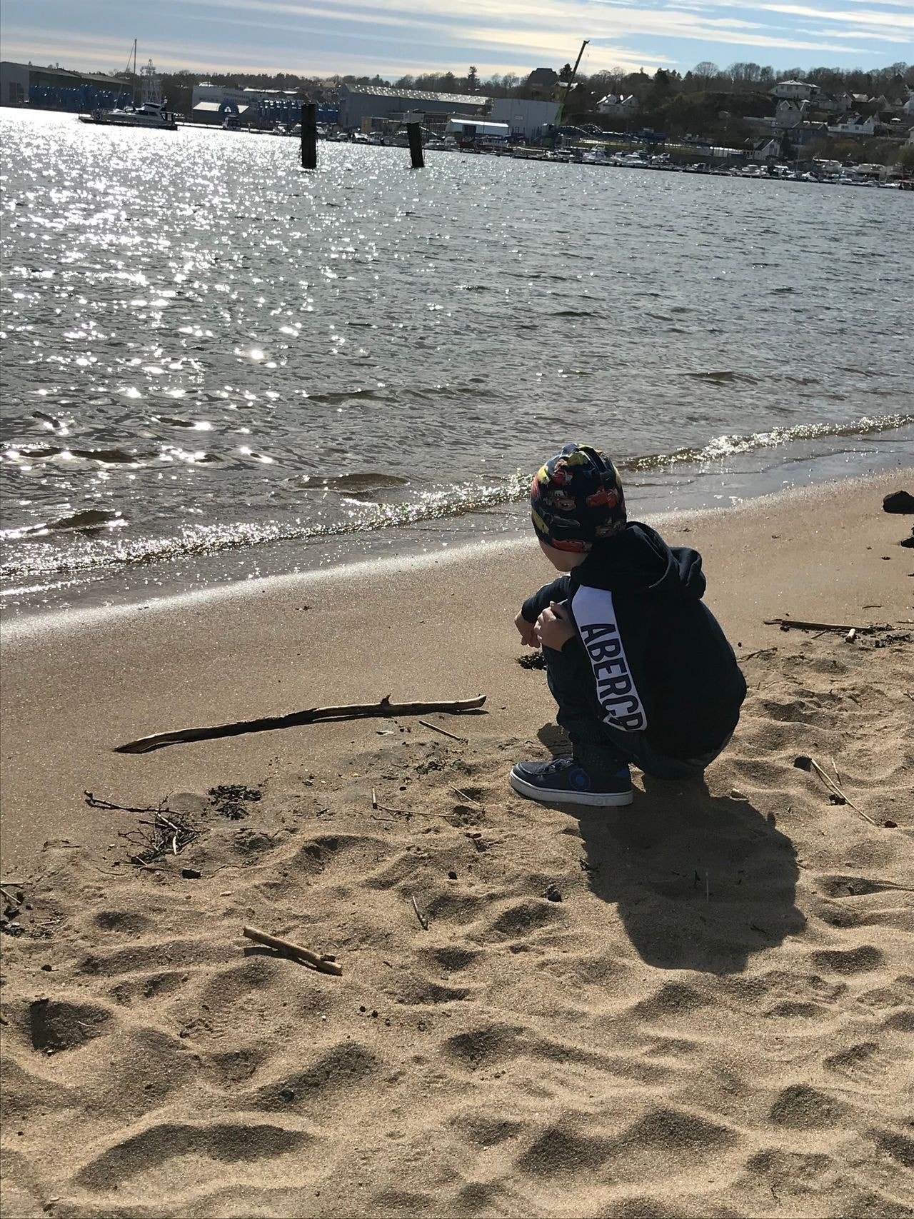 Strand rett ved huset. Galleribilde