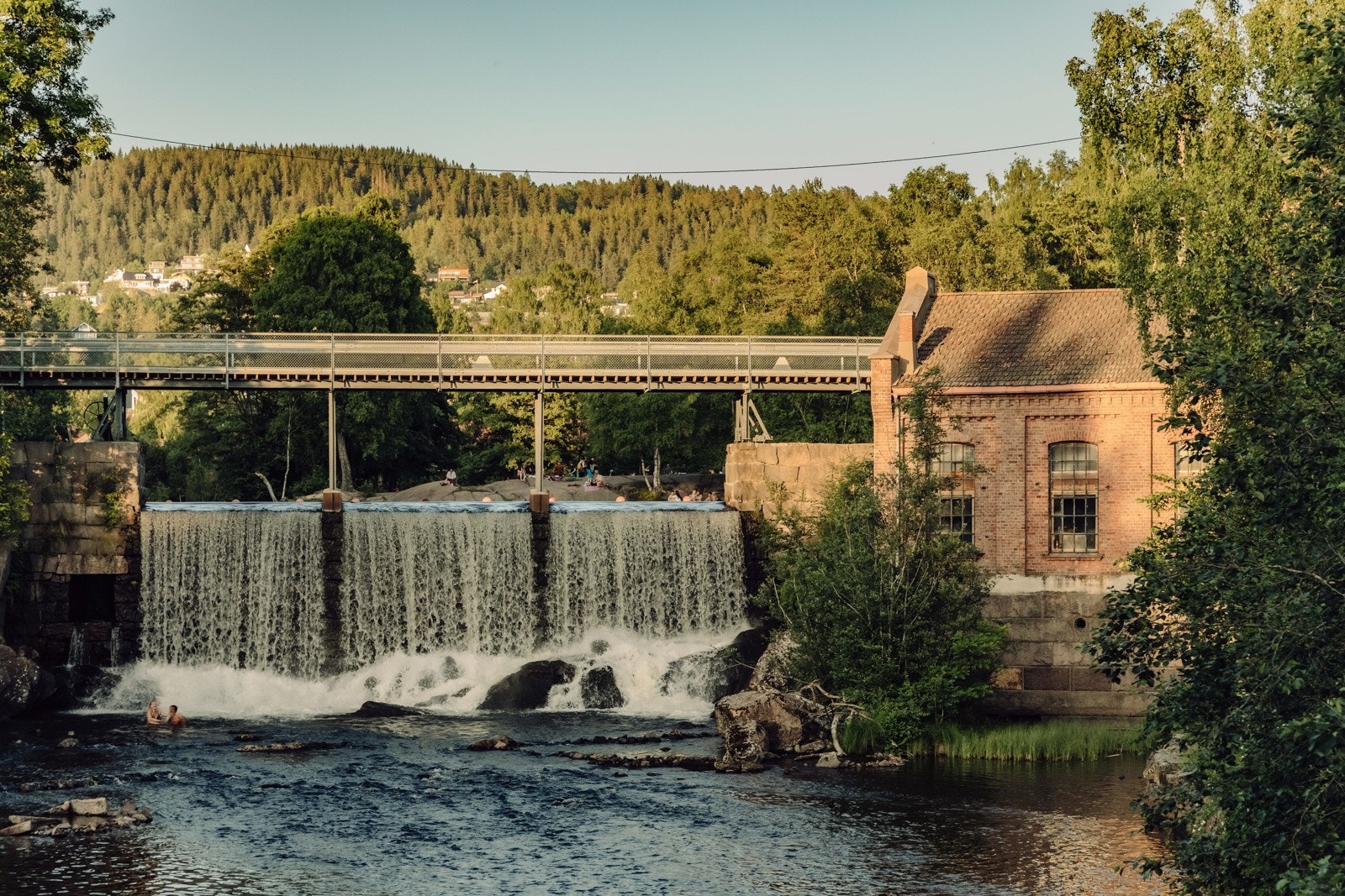Brekkefossen og historien er et kjent landemerke for hele Frysja Galleribilde