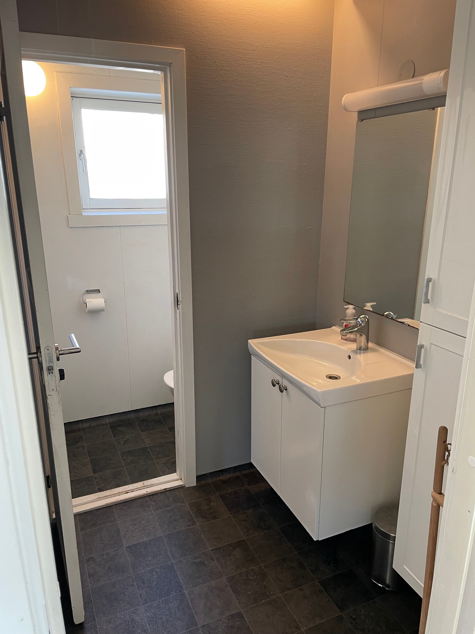 Toalett ved stue Galleribilde