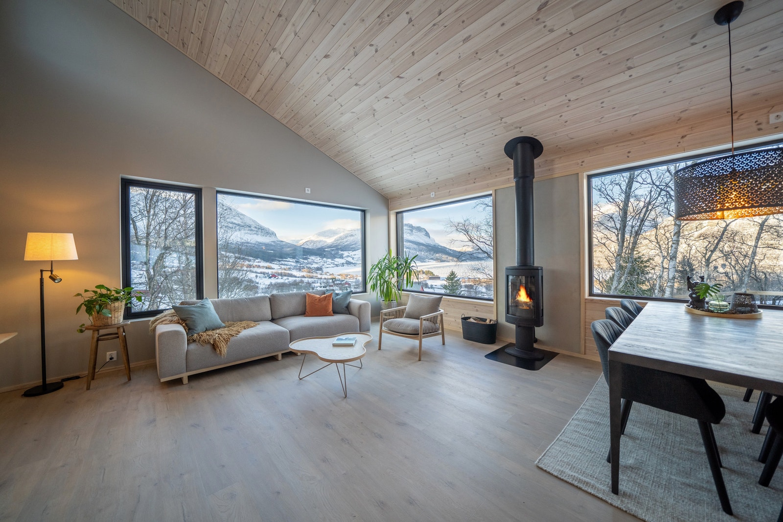 Stove med storslått utsyn i tilsvarande bustad Galleribilde