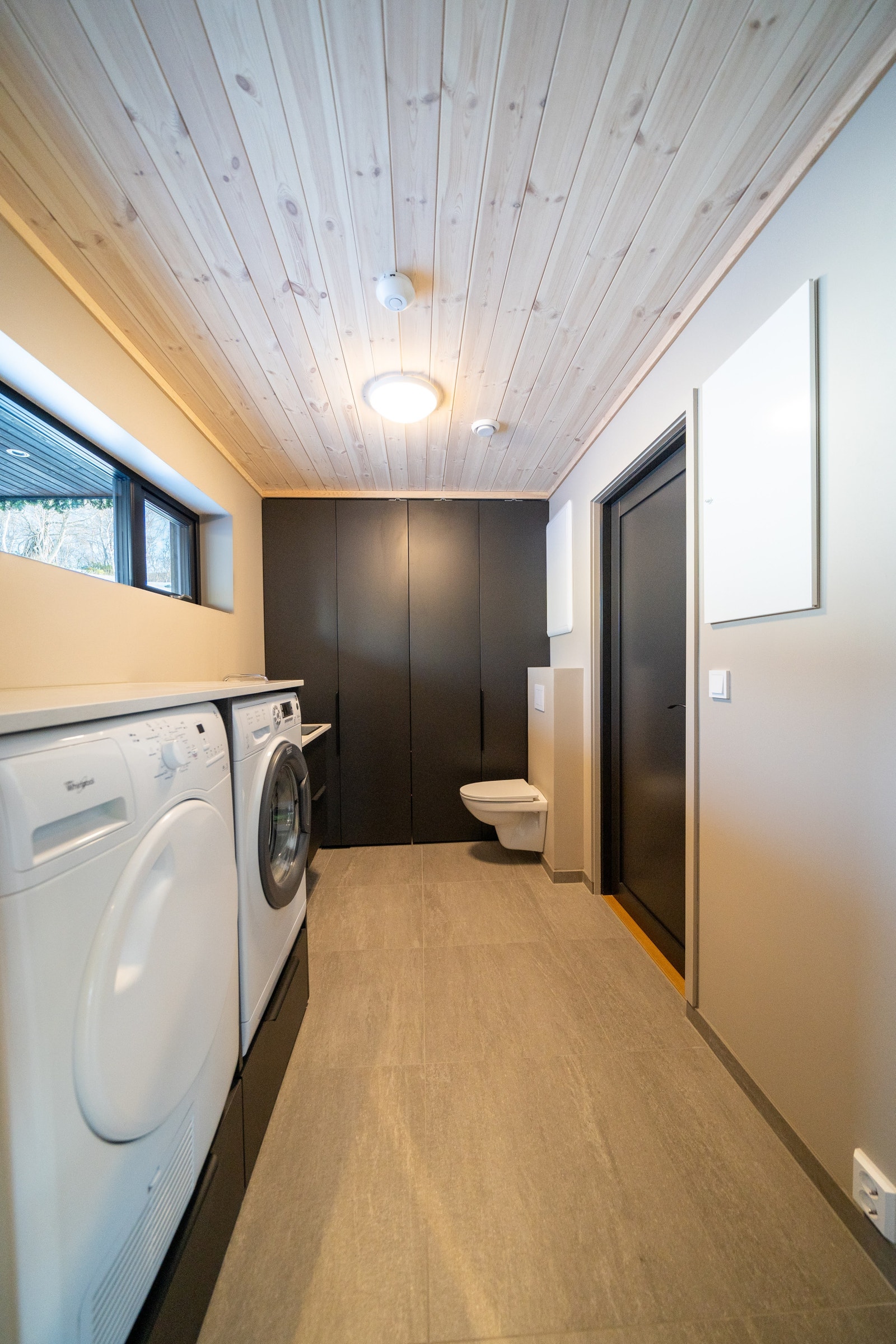 Vaskerom i tilsvarande bustad, med oppgradert innredning Galleribilde