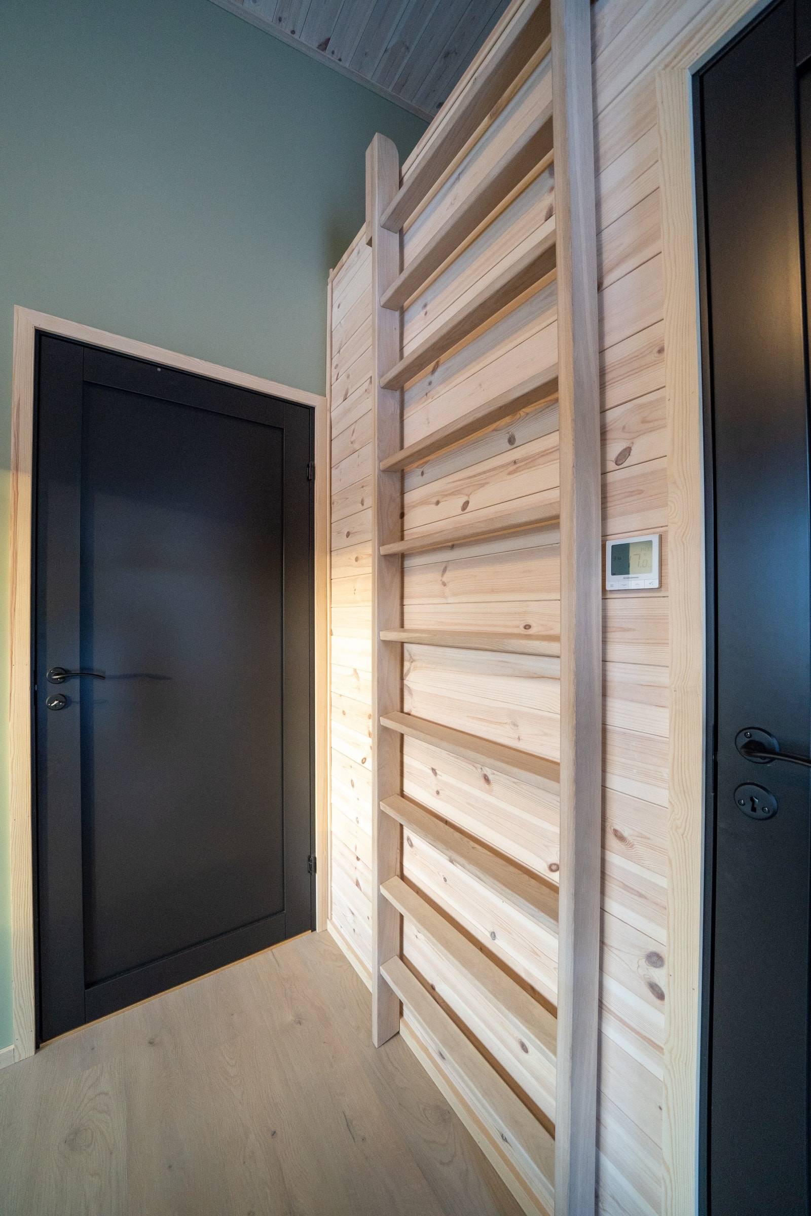 Interiørdetaljar frå hovudsoverom i tilsvarande bustad Galleribilde