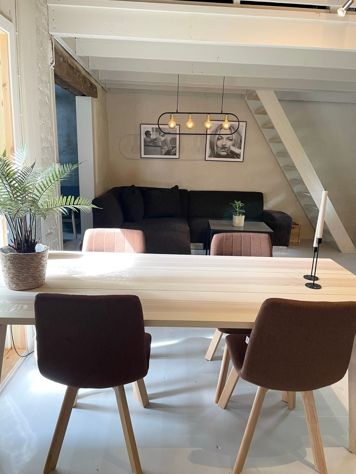 Stor stue med tv hems Galleribilde