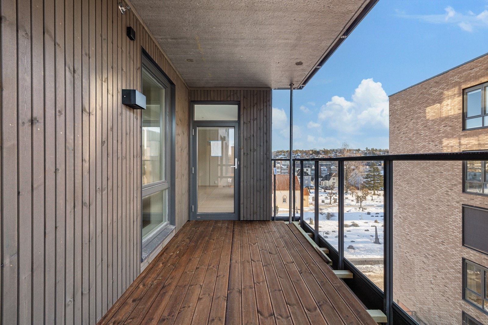 Balkongen er romslig og vil bli innglasset Galleribilde