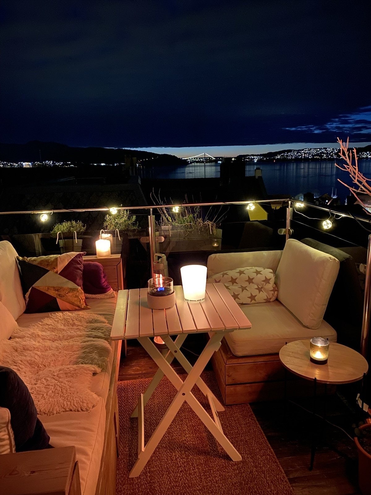 Utsikt fra balkong på kveldstid Galleribilde