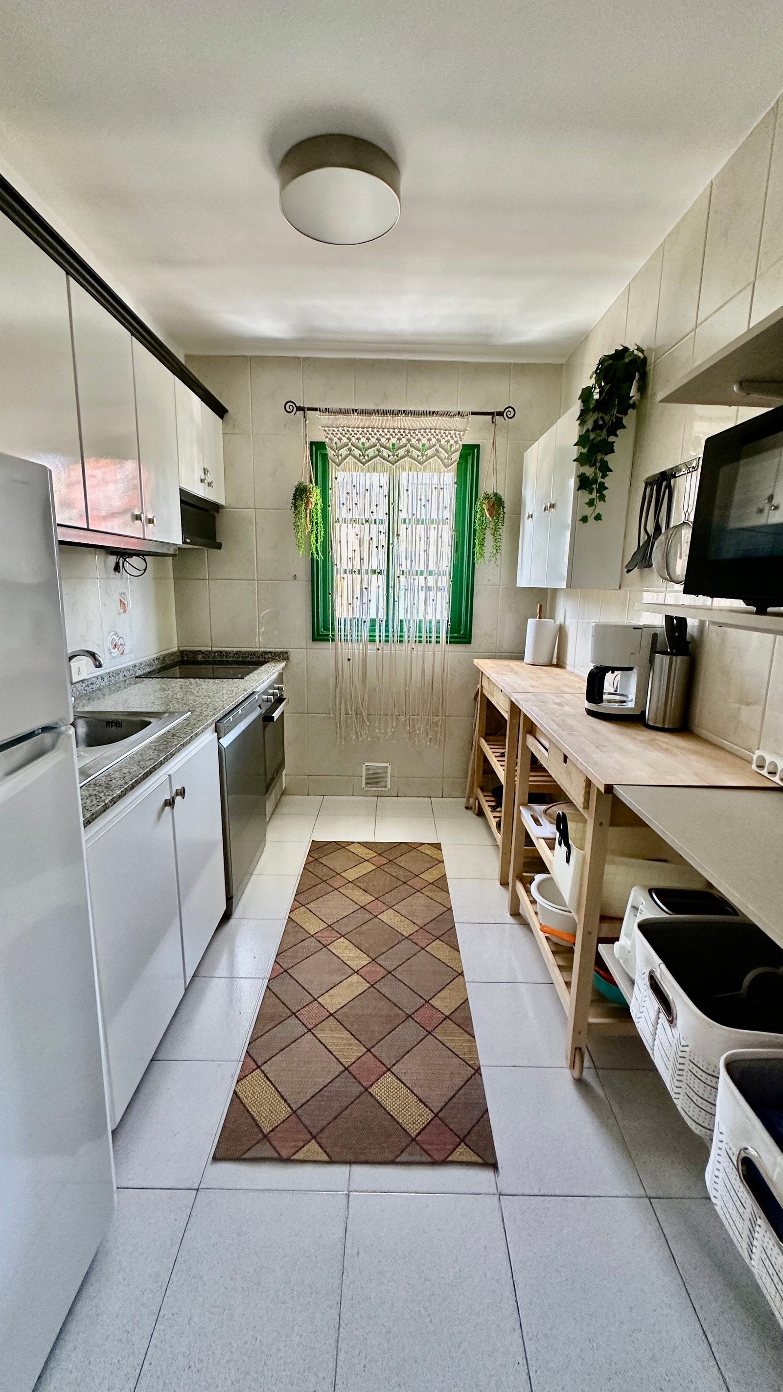 Kjøkken med oppvaskmaskin Galleribilde