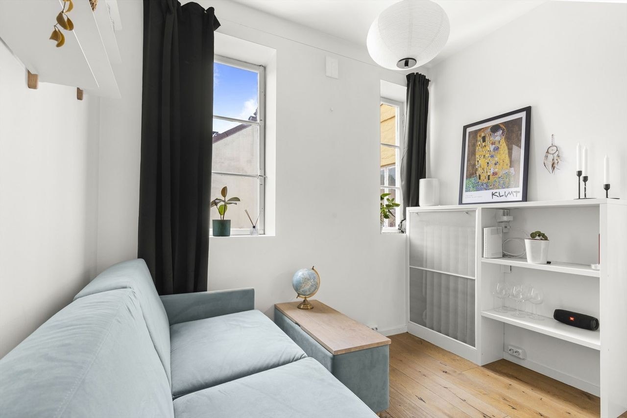 Sovesofaen er av merket "Hovden" Galleribilde