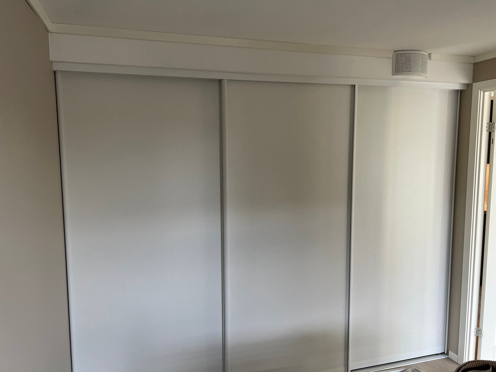 Skyvedørsgarderobe i soverom Galleribilde