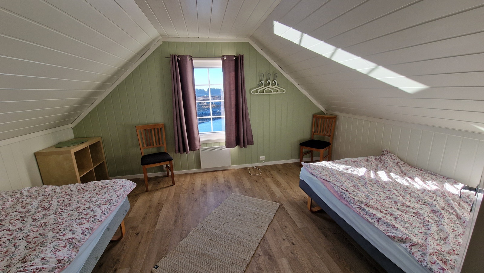Romslig soverom i 2.etg i Fugeløya Galleribilde