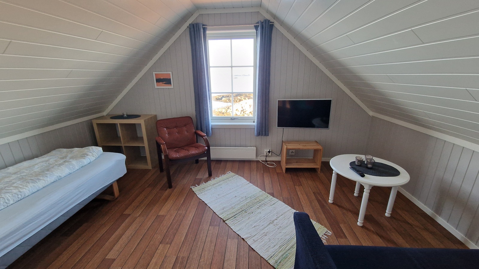 Soverom med TV-krok i Landego Galleribilde