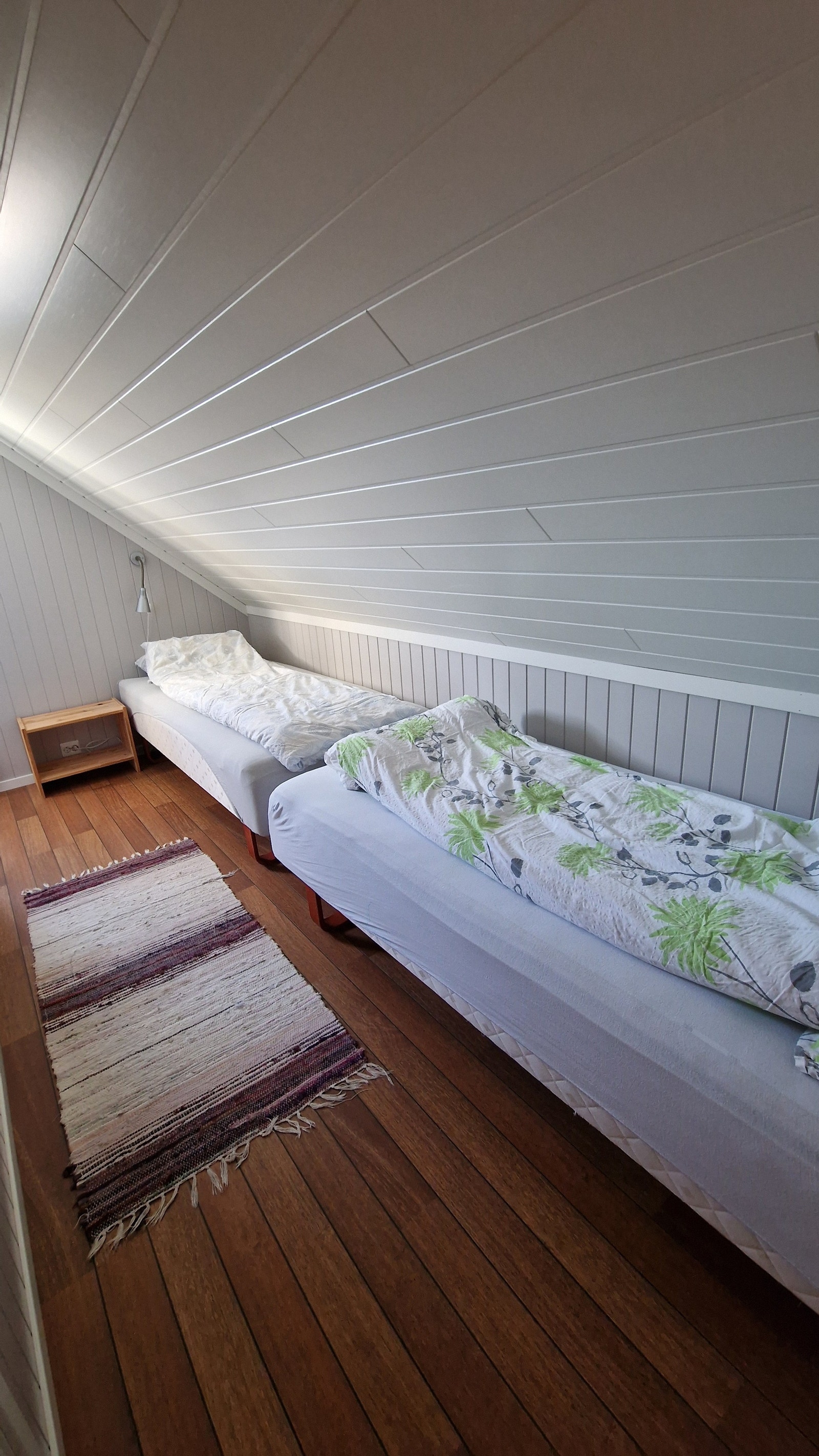 Soverom i Landego, enda en seng i krok til venstre Galleribilde