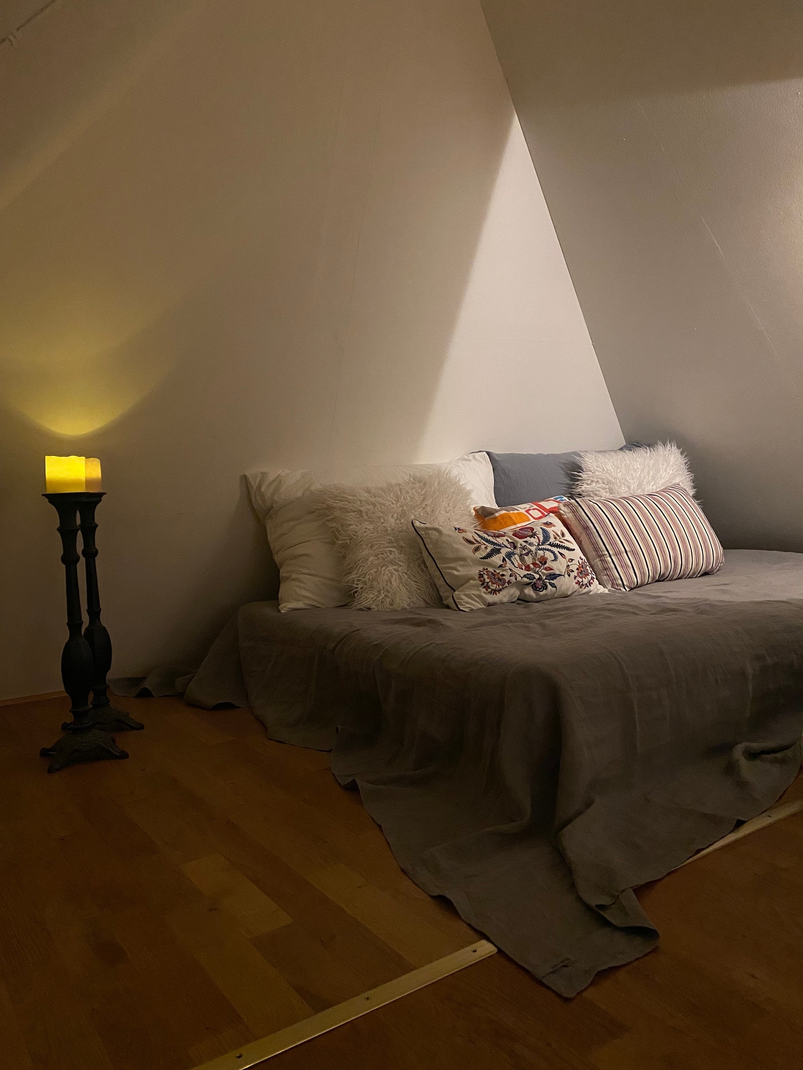 Soveplass på hems Galleribilde