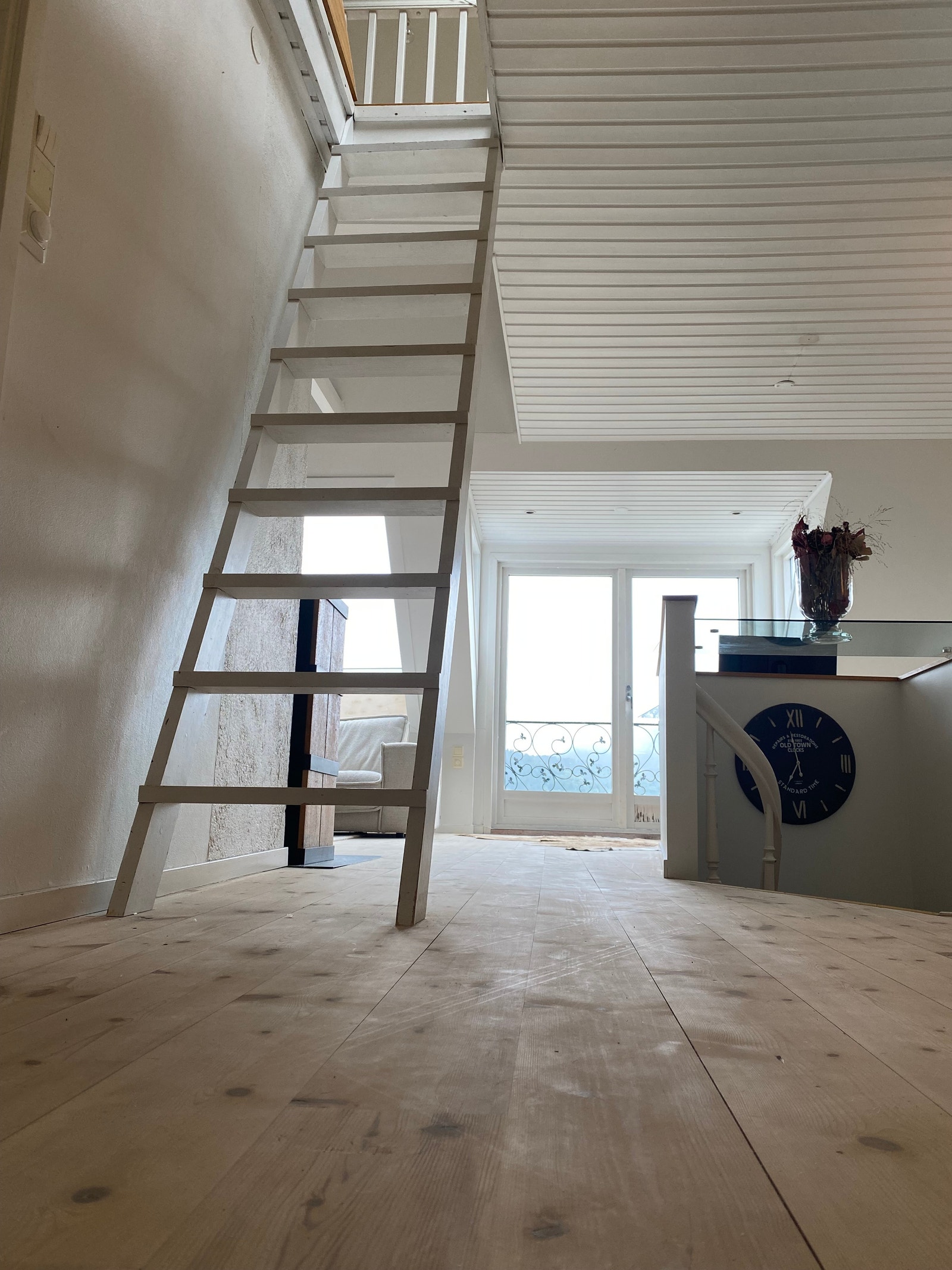 Trapp opp til hems Galleribilde