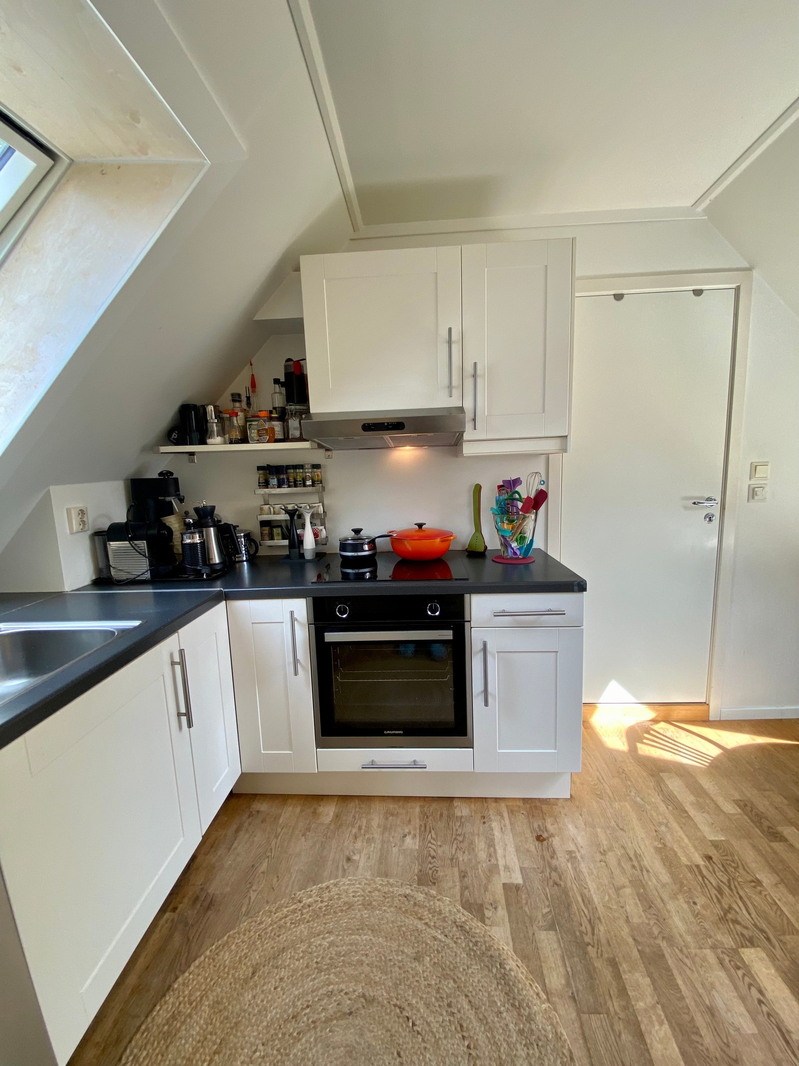 Kjøkken med hvitevarer Galleribilde