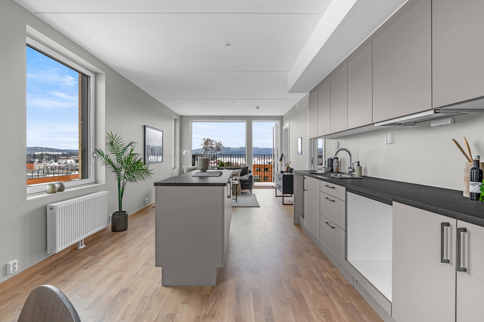 Moderne kjøkken med innredning fra HTH - Klargjort for hvitevarer Galleribilde