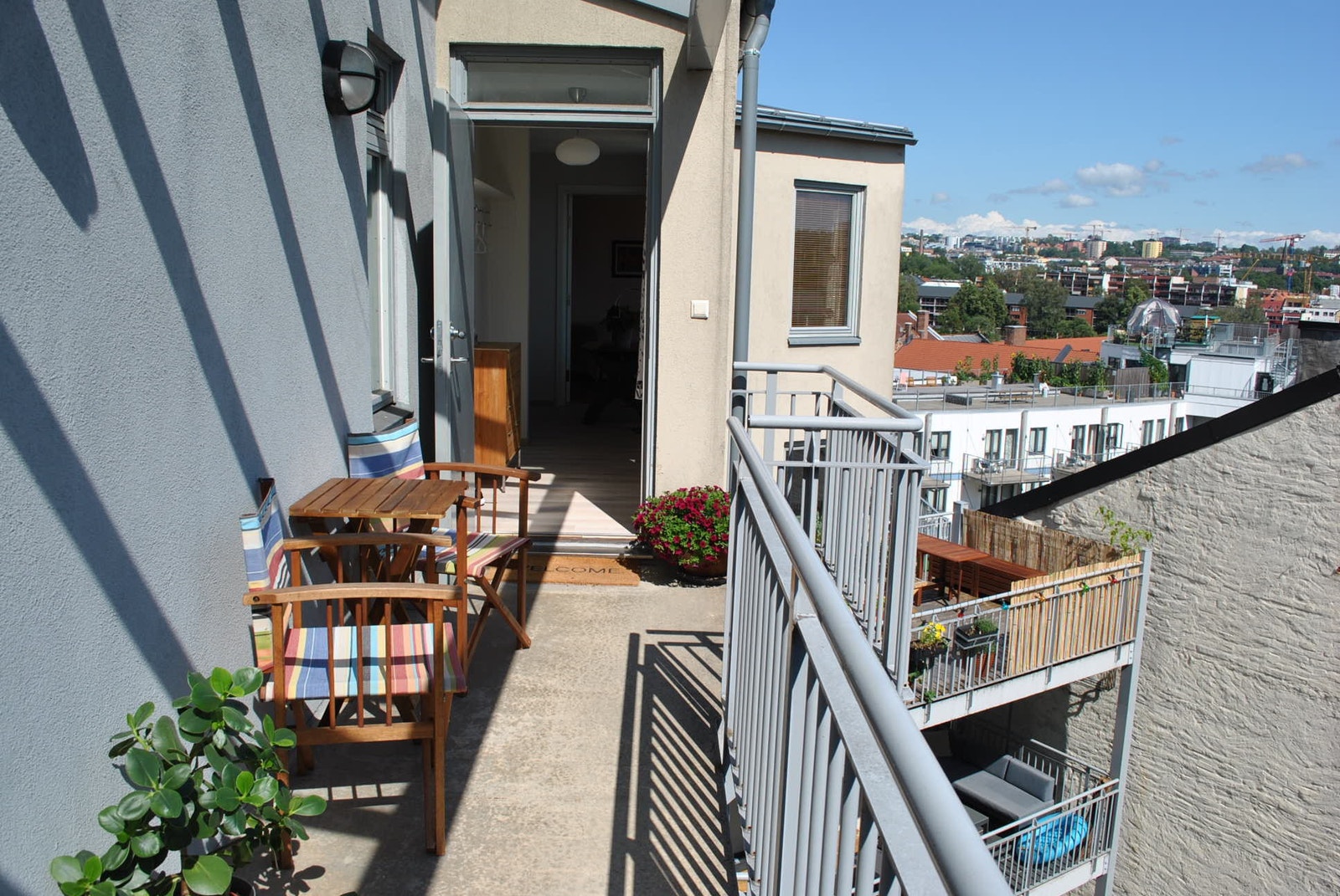 Balkong med formiddagssol Galleribilde