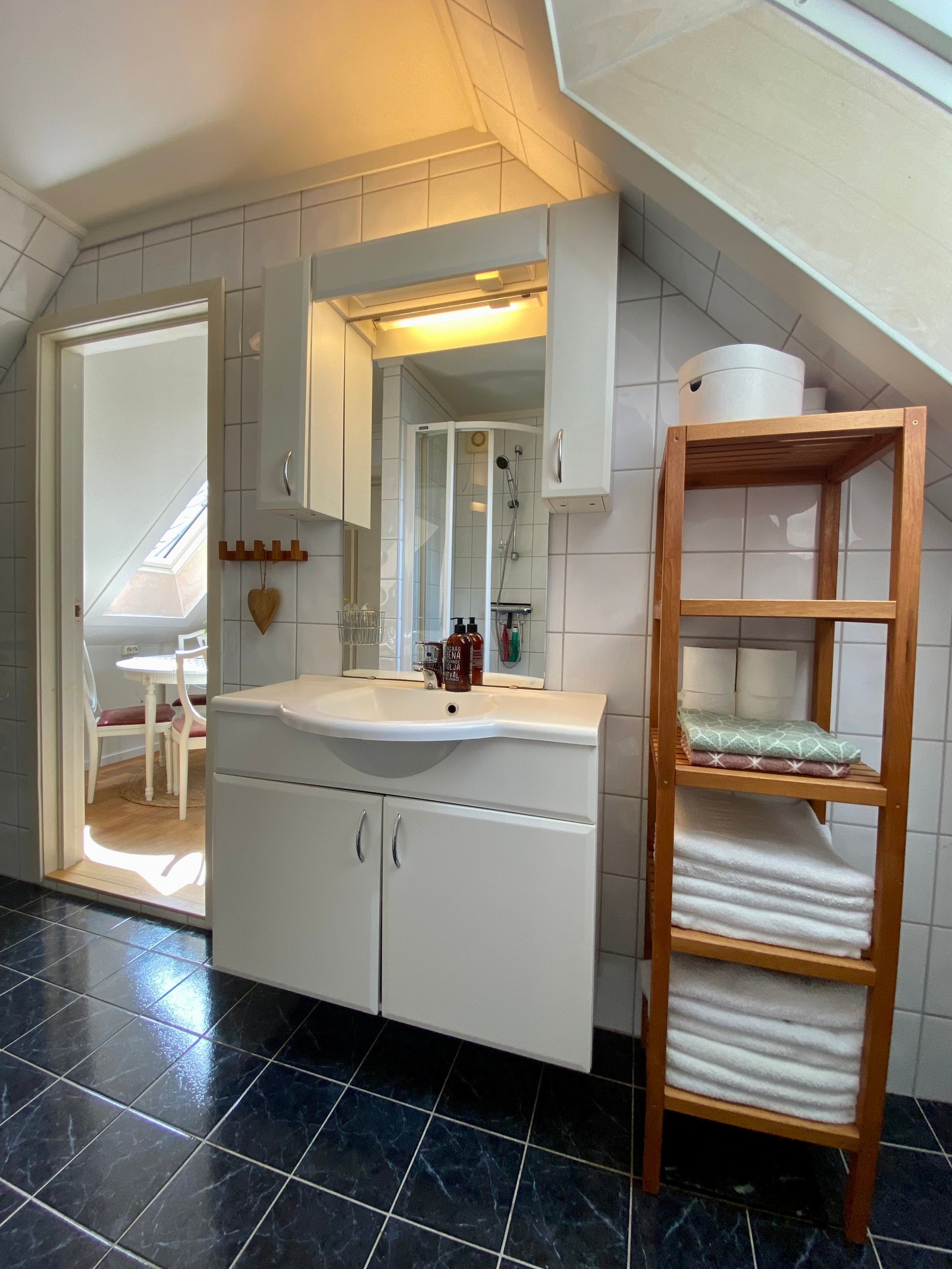 Baderom med godt lys Galleribilde