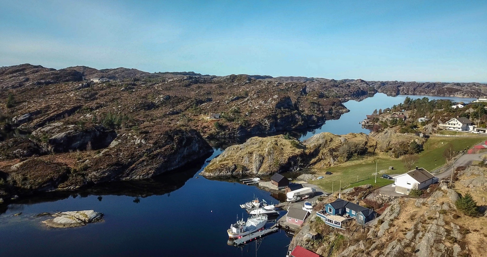 Her går leden ut i havet mot vest. Galleribilde