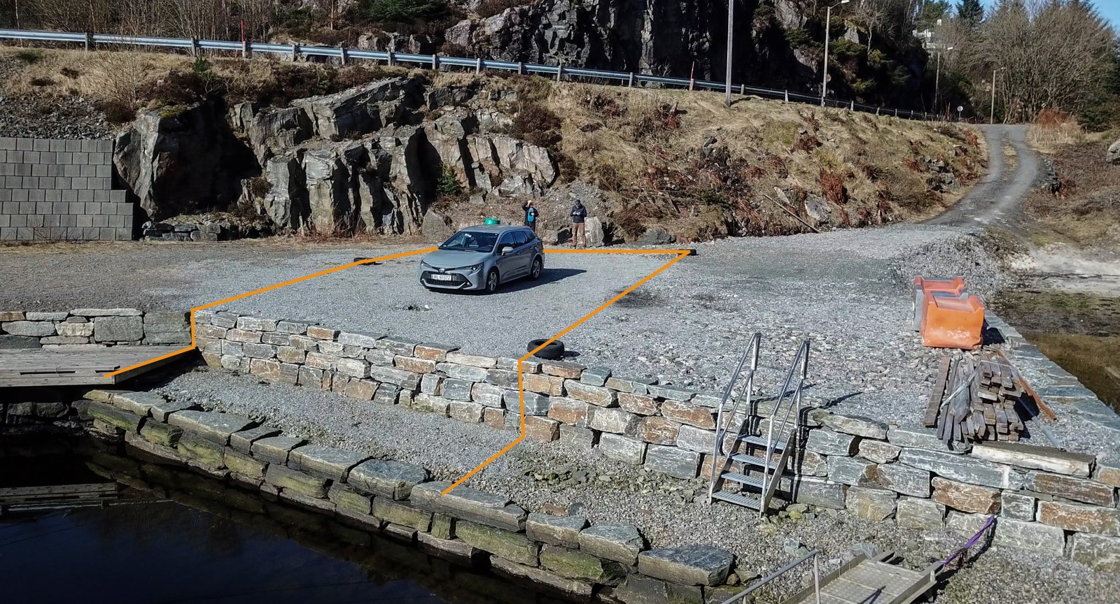 Tomtegrensen er markert med oransje strek. Galleribilde