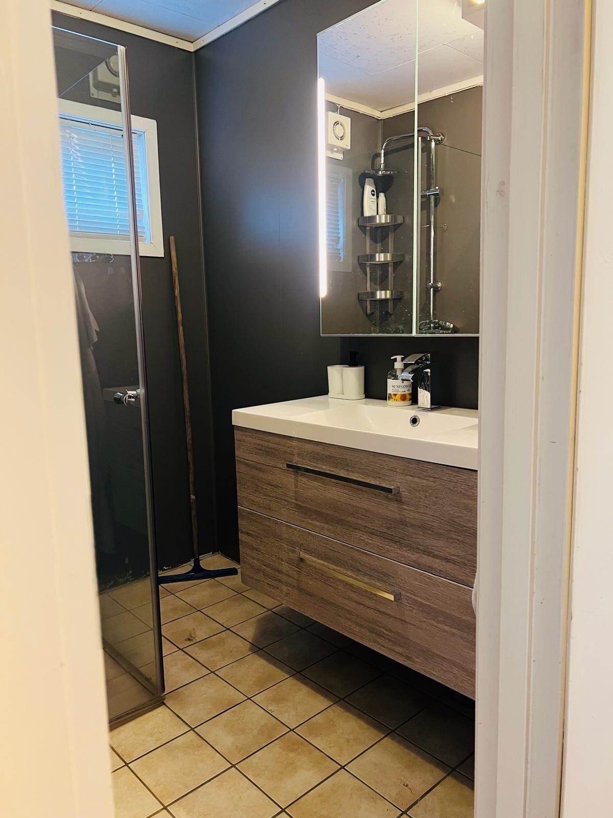 bad oppe Galleribilde