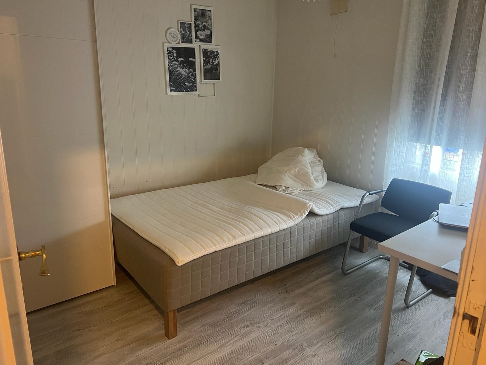 sov oppe Galleribilde