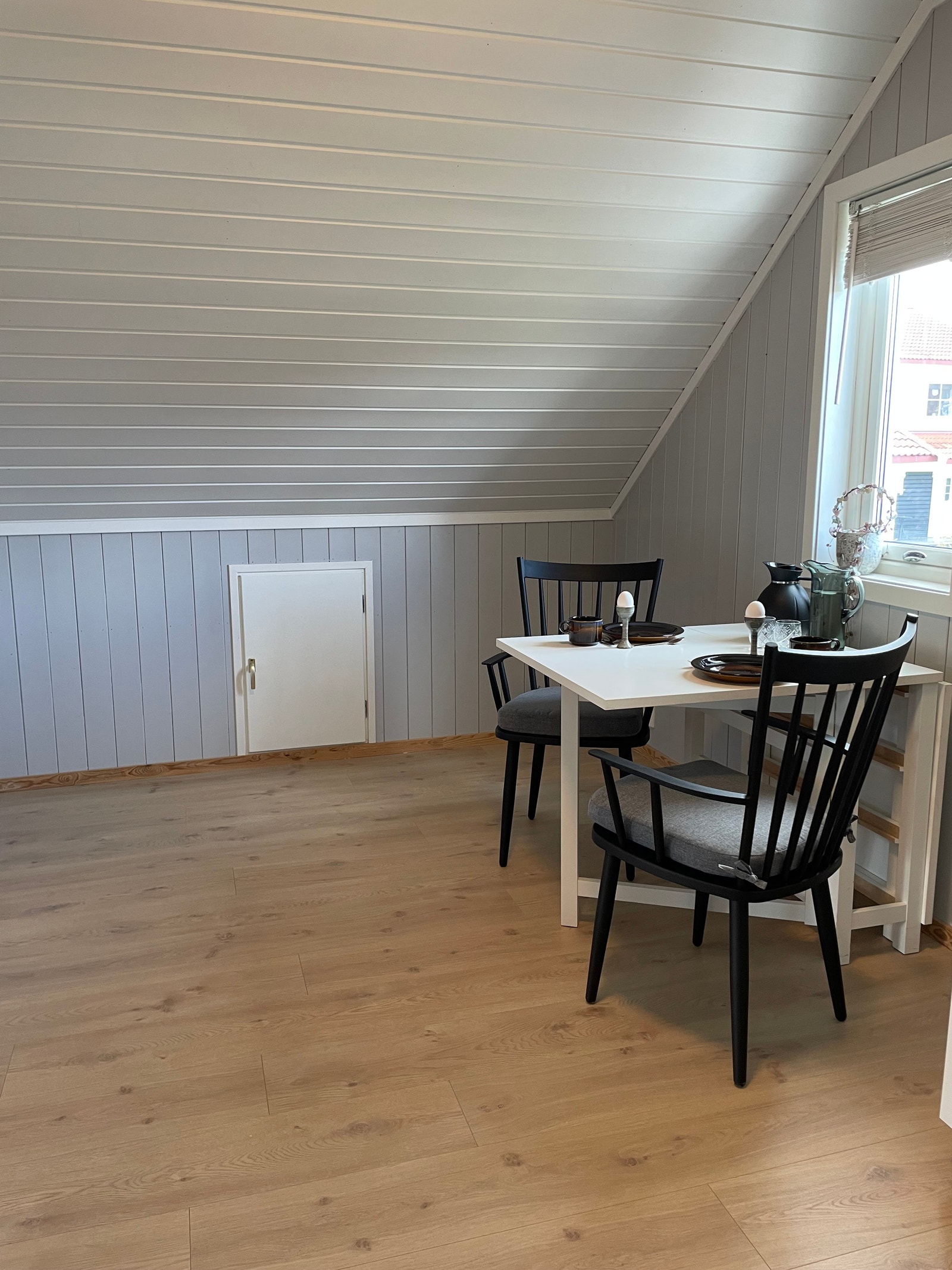Det er god plass ved spisebordet Galleribilde