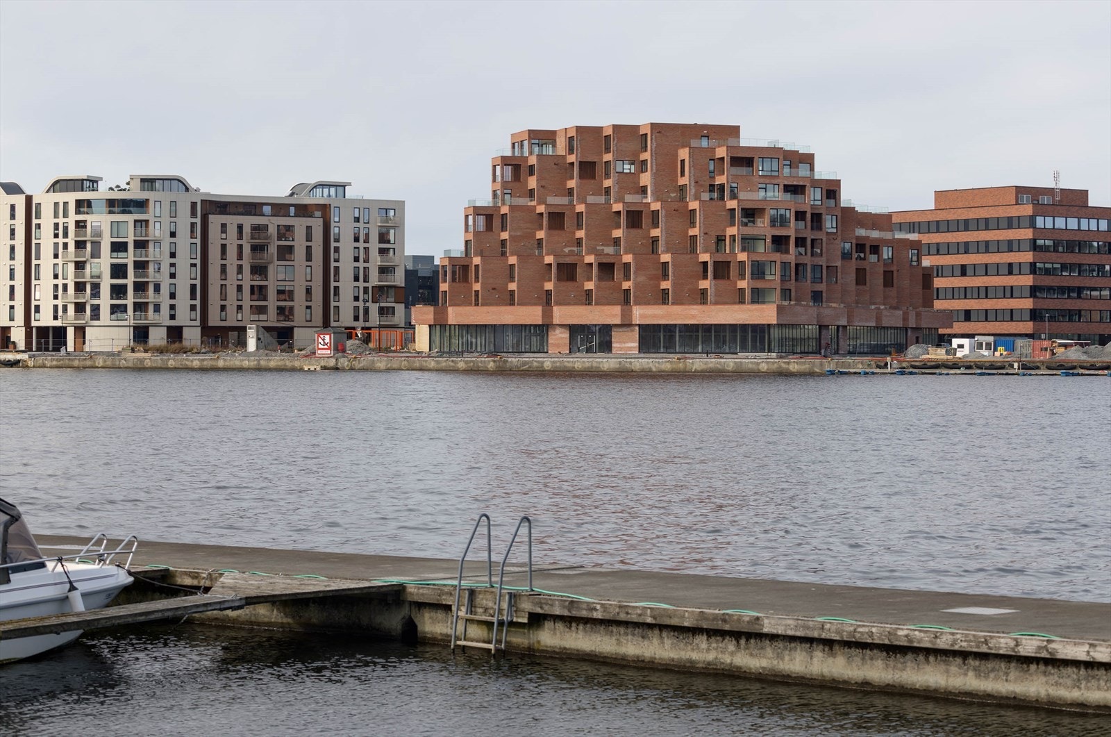 Nydelig arkitektur like ved promenaden Galleribilde