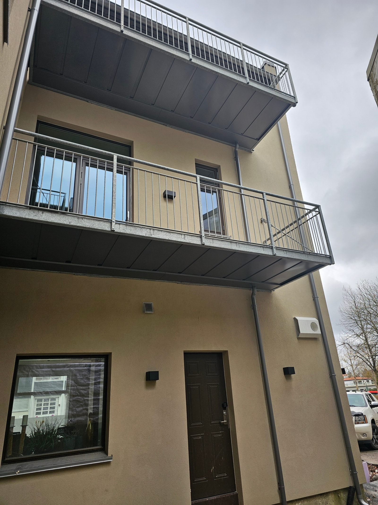 Gårdsrom med balkong Galleribilde