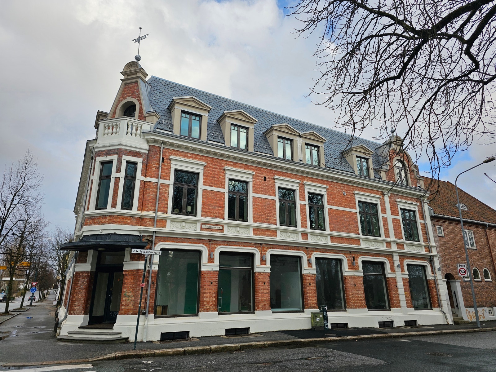 Fasade mot Domkirken Galleribilde