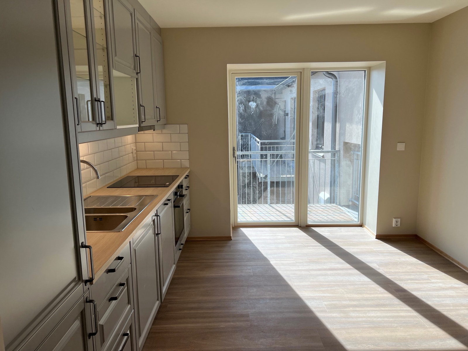 303 Kjøkken Balkongdør Galleribilde