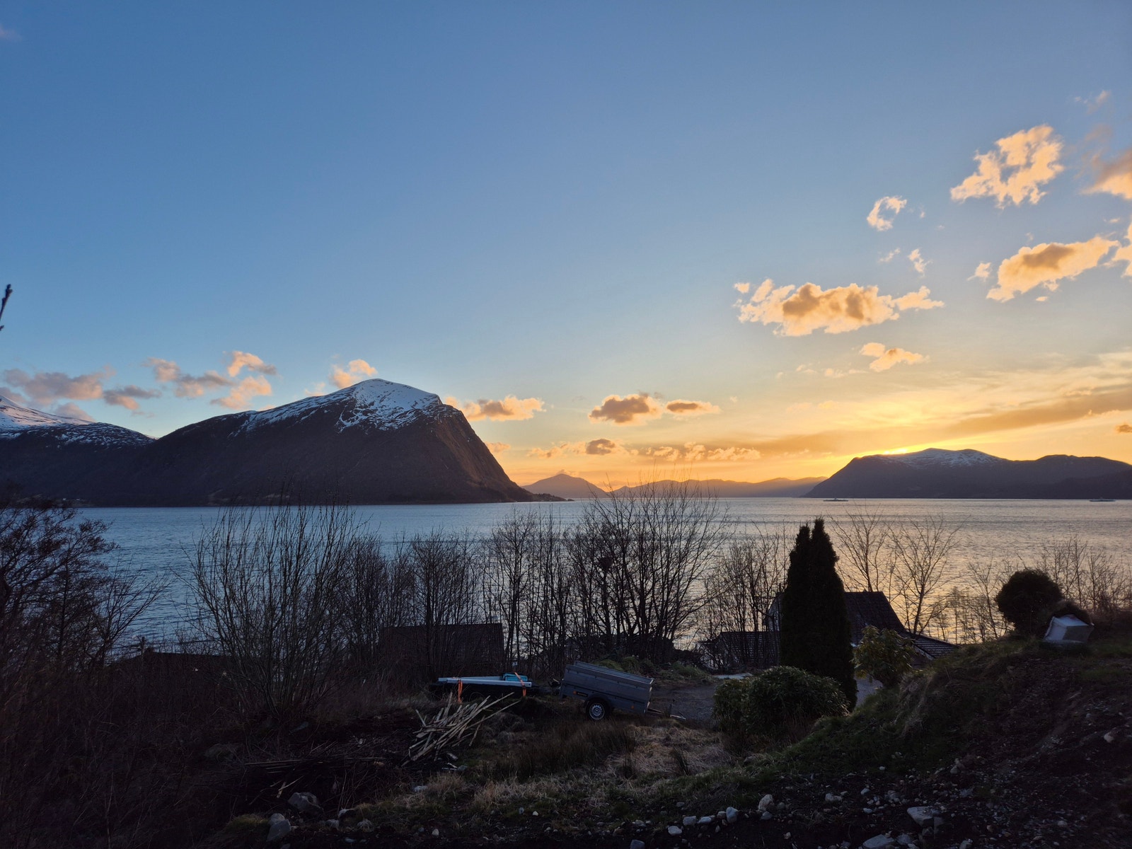 Utsikt fra tomten mot vest Galleribilde