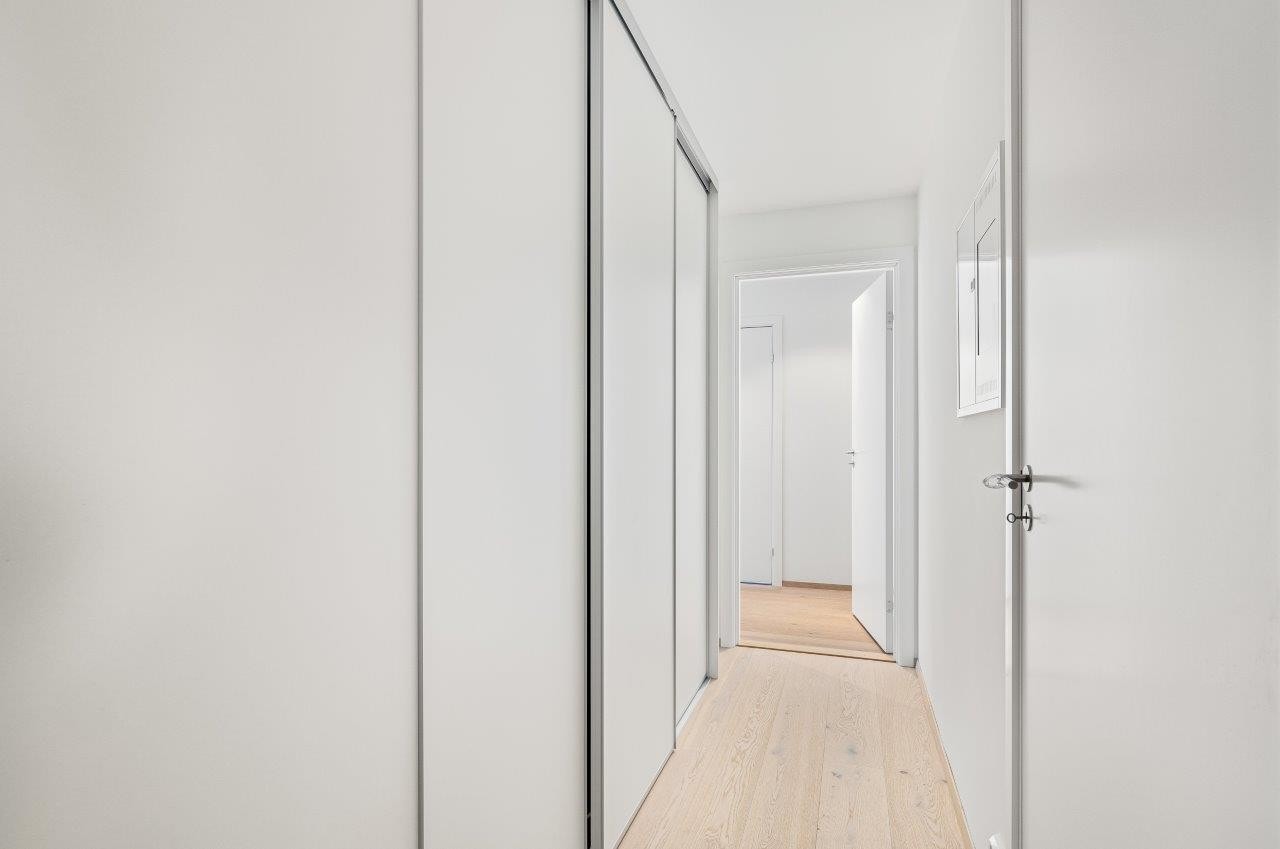 Skyvedørsgarderobe er montert Galleribilde