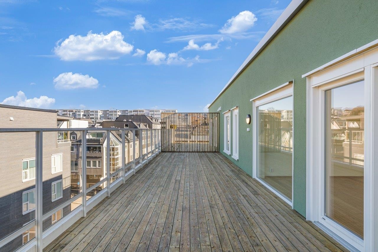 Utgang fra stuen til takterrasse mot nordvest på 32 kvm Galleribilde