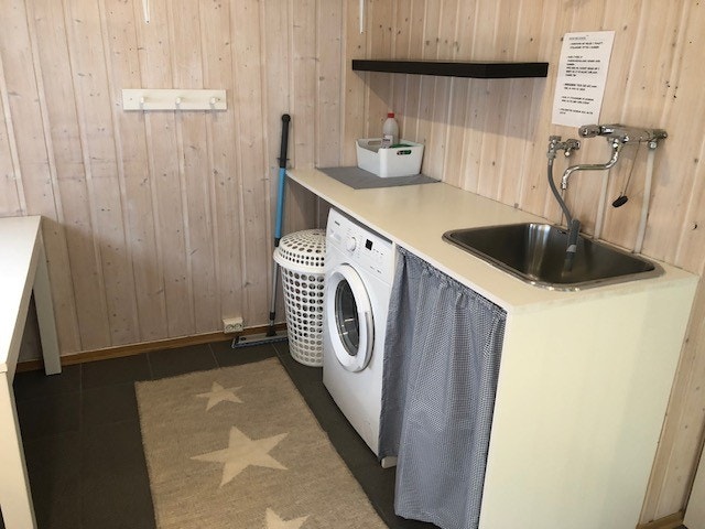 Vaskemaskin og utslagsvask i 1. etg. Galleribilde